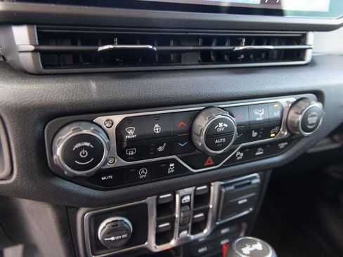 Used 2024 Jeep Wrangler Unlimited Sport AWD/4WD image 17