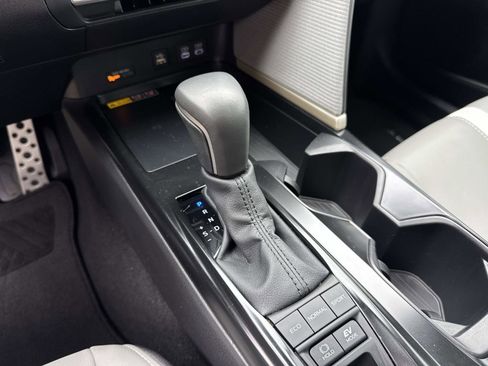 Used 2025 Toyota Camry SE FWD image 26