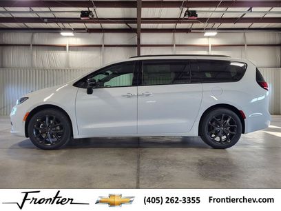 New 2026 Chrysler Pacifica Select w/ S Appearance Package