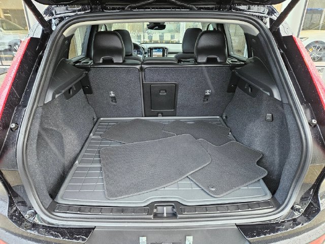 Used 2024 Volvo XC40 B5 Plus w/ Climate Package AWD/4WD image 12