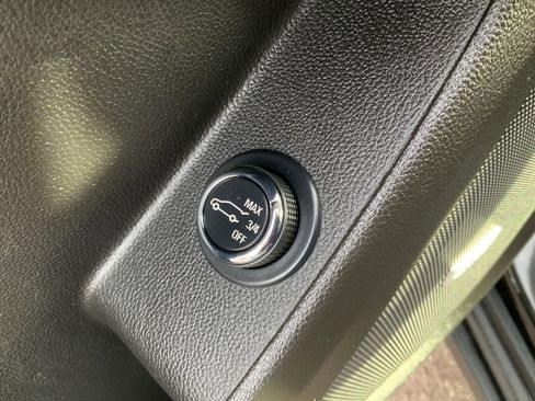 Used 2021 Chevrolet Traverse RS image 21