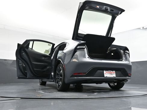 New 2025 Toyota Prius Plug-In Hybrid FWD image 41