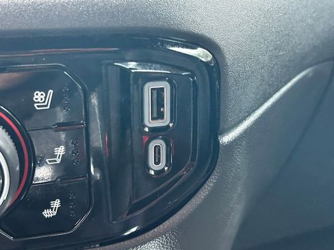 Used 2023 Chevrolet Silverado 1500 High Country w/ High Country Premium Package AWD/4WD image 29