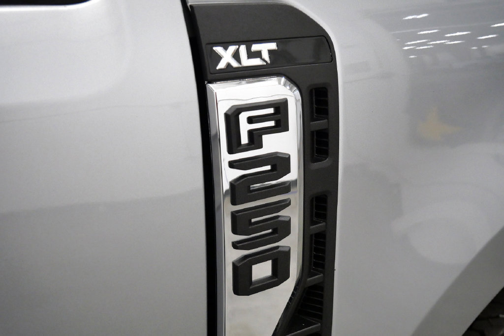 Used 2023 Ford F250 XLT AWD/4WD image 10
