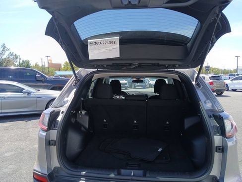 Used 2019 Jeep Cherokee Latitude w/ Popular Appearance Group AWD/4WD image 6