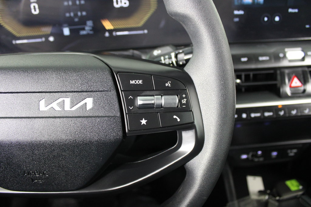 Used 2025 Kia K4 FWD image 24