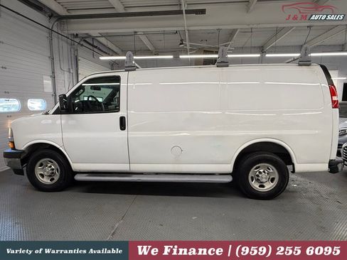 Used 2018 Chevrolet Express 2500 w/ Driver Convenience Package RWD image 12