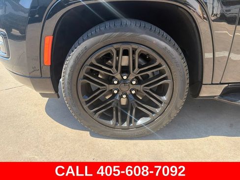 Used 2024 Jeep Wagoneer L Series II w/ Convenience Group I AWD/4WD image 9