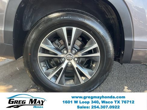 Used 2017 Toyota Highlander Plus FWD image 10