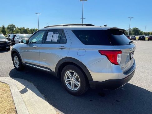 Used 2023 Ford Explorer XLT w/ Equipment Group 202A RWD image 5