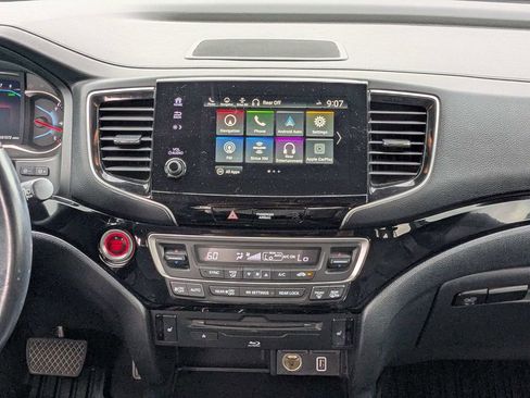Used 2022 Honda Pilot Touring image 17