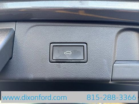 Used 2025 Volkswagen Atlas SE image 26