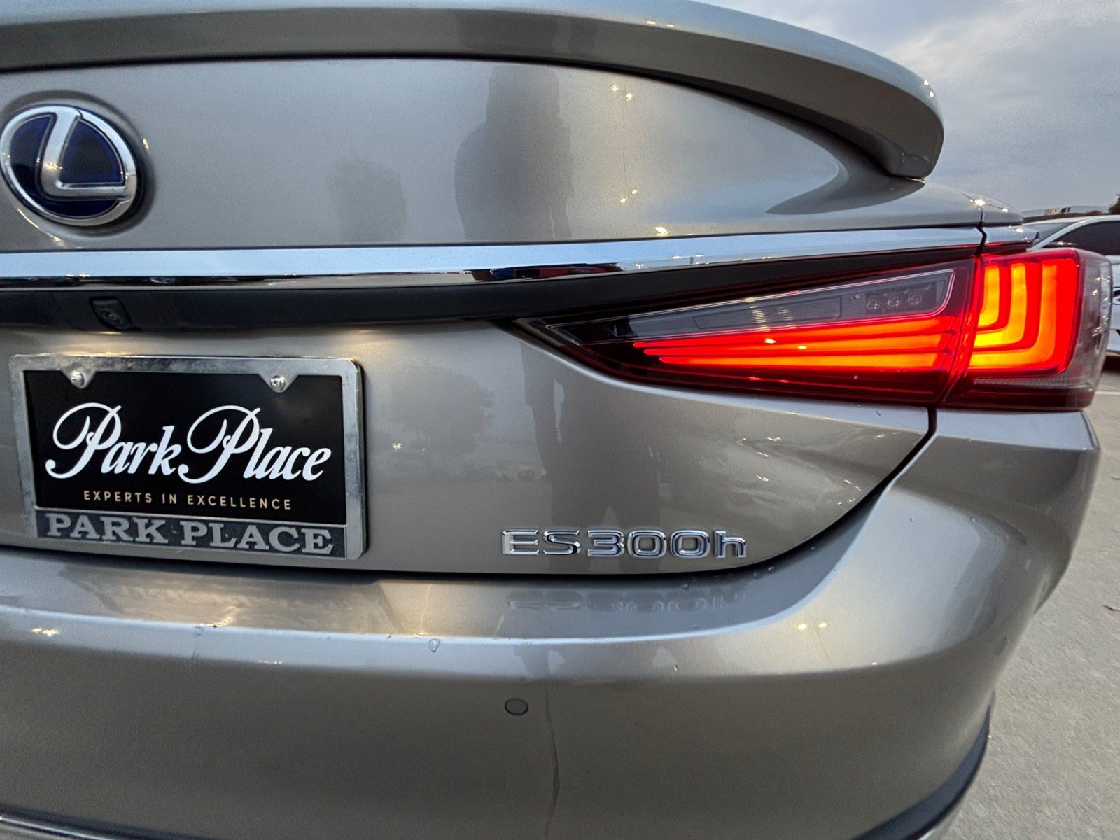 Used 2021 Lexus ES 300h w/ Premium Package FWD image 25