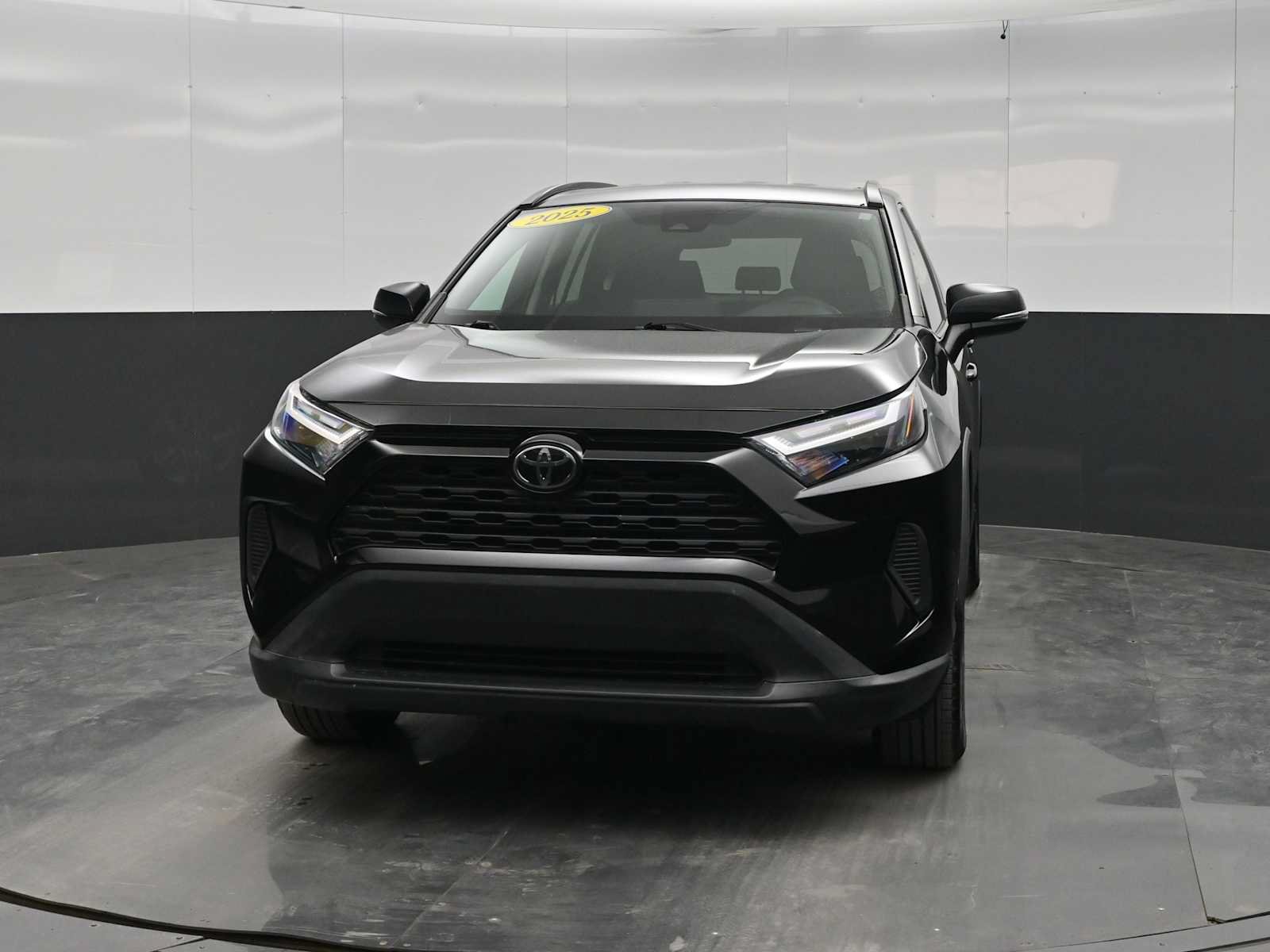 Used 2025 Toyota RAV4 XLE AWD/4WD image 3