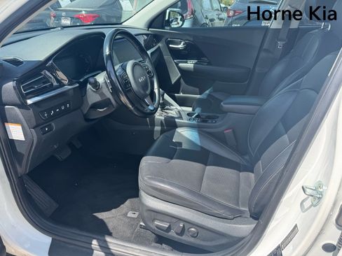 Used 2022 Kia Niro EX Premium FWD image 10