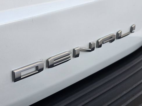 Used 2024 GMC Yukon Denali RWD image 8