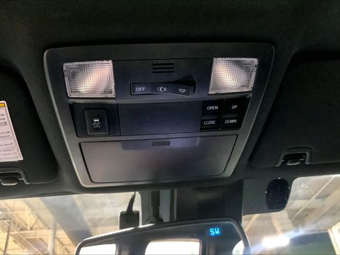 Used 2018 Toyota Tacoma TRD Sport AWD/4WD image 34