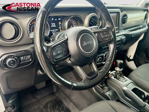 Used 2021 Jeep Gladiator Sport image 11