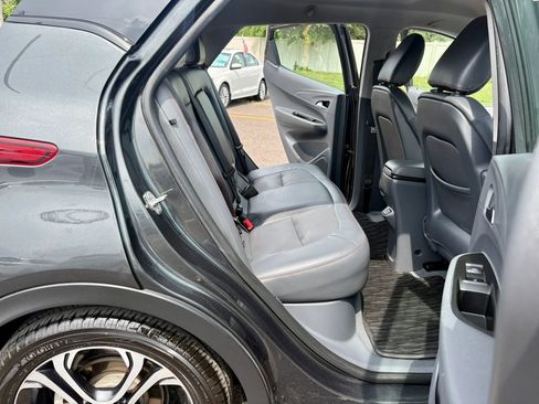 Used 2021 Chevrolet Bolt Premier w/ Infotainment Package FWD image 21