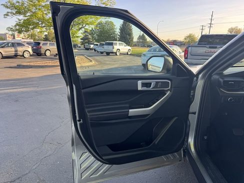 Used 2024 Ford Explorer XLT AWD/4WD image 6