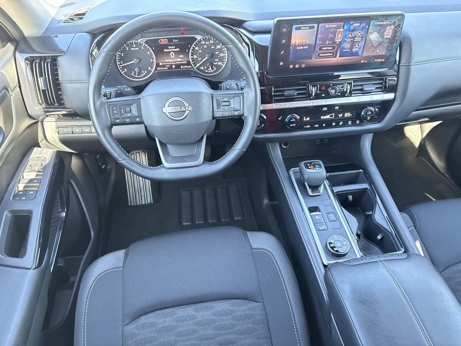 Used 2026 Nissan Pathfinder SV AWD/4WD image 12