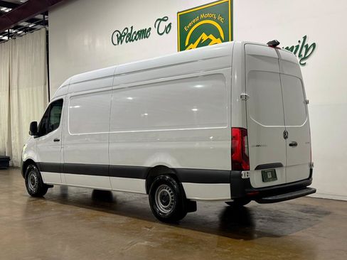 Used 2023 Mercedes-Benz Sprinter 2500 w/ Acoustic Package image 5
