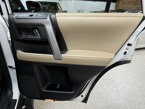 Used 2016 Toyota 4Runner SR5 Premium AWD/4WD image 28