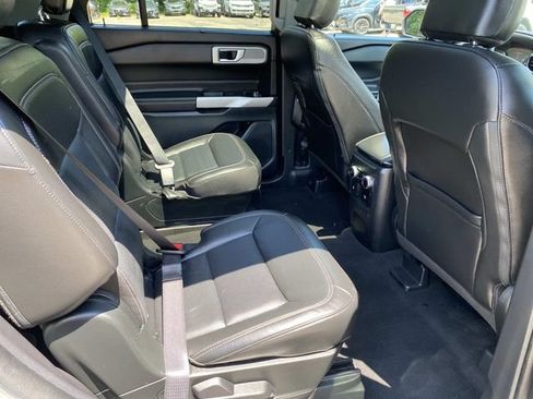 Used 2022 Ford Explorer Limited w/ Equipment Group 301A AWD/4WD image 24