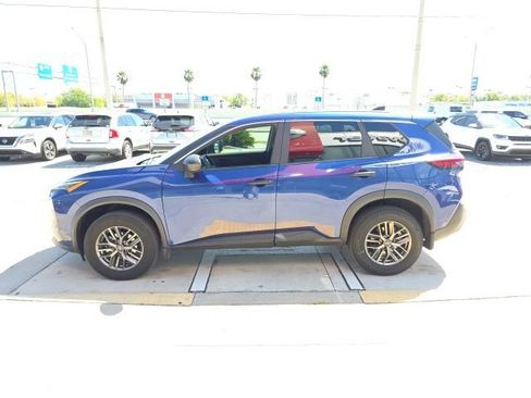 Used 2023 Nissan Rogue S image 7