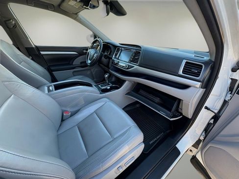 Used 2018 Toyota Highlander XLE image 38