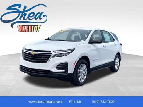 Used 2022 Chevrolet Equinox LS w/ Driver Confidence II Package AWD/4WD image 1