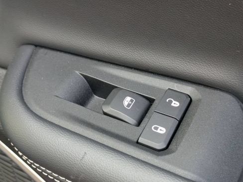 Used 2022 Jeep Grand Cherokee Limited w/ Luxury Tech Group II AWD/4WD image 40