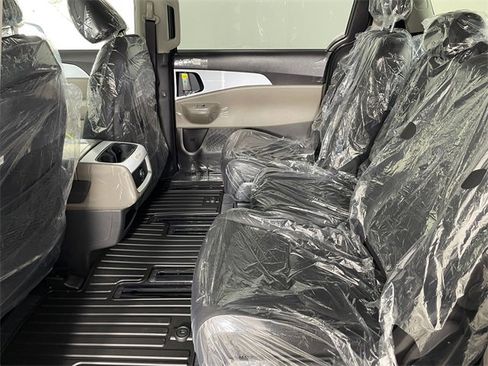 New 2026 Kia Carnival image 4