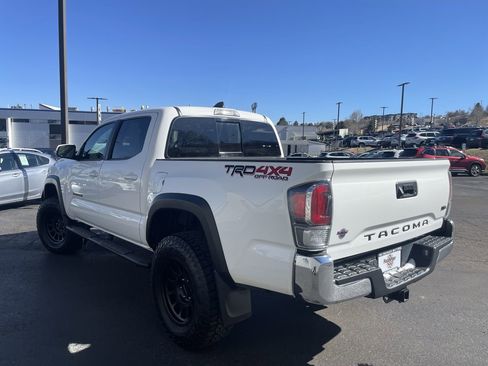 Used 2022 Toyota Tacoma TRD Off-Road image 5