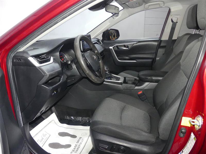 Used 2021 Toyota RAV4 XLE AWD/4WD image 21