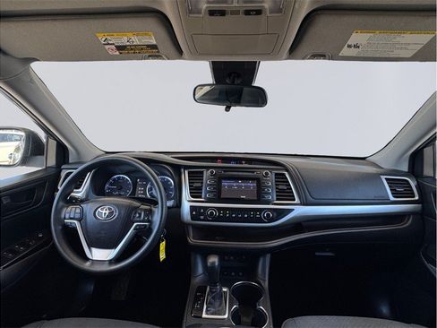 Used 2019 Toyota Highlander LE AWD/4WD image 22
