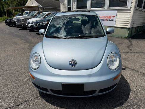 Used 2009 Volkswagen Beetle Coupe FWD image 4