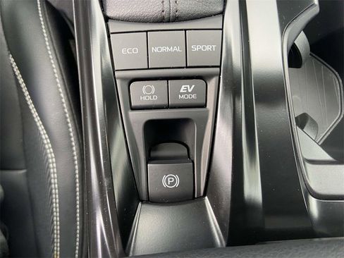 Used 2025 Toyota Camry SE image 26