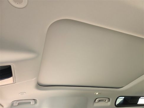 New 2026 Land Rover Defender 110 X-Dynamic SE image 18