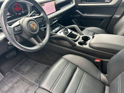 Used 2024 Porsche Cayenne Coupe image 4