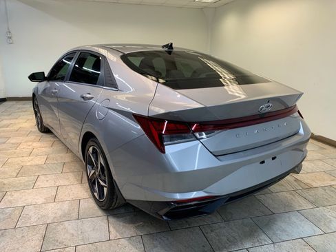 Used 2022 Hyundai Elantra SEL w/ Convenience + Premium Package image 5