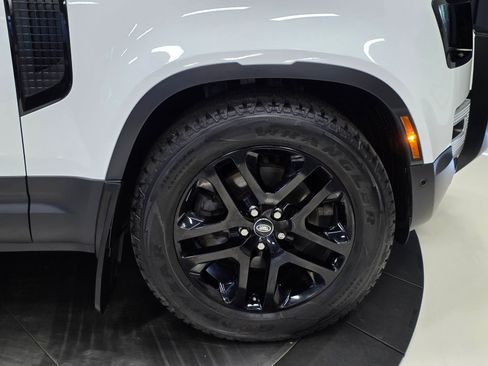 Used 2025 Land Rover Defender 110 S image 42