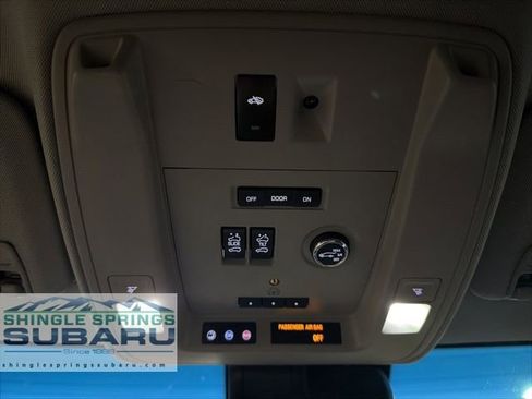 Used 2017 Cadillac Escalade ESV Luxury image 64