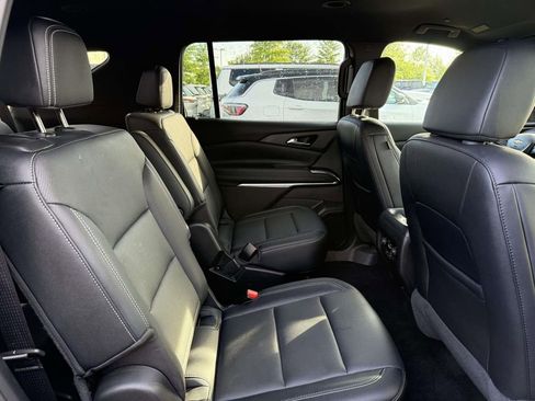 Used 2025 Chevrolet Traverse LT AWD/4WD image 15