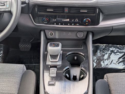 Used 2021 Nissan Rogue SV FWD image 65
