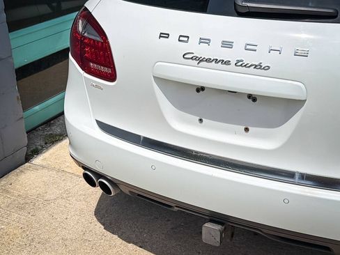 Used 2013 Porsche Cayenne Turbo w/ Premium Pkg Plus AWD/4WD image 14