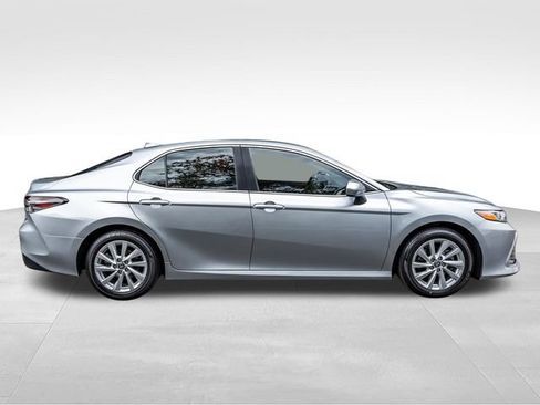 Used 2023 Toyota Camry LE FWD image 5