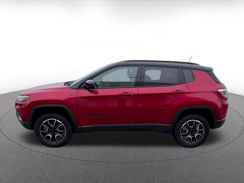 Used 2025 Jeep Compass Trailhawk AWD/4WD image 8