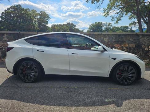 Used 2023 Tesla Model Y Performance AWD/4WD image 10