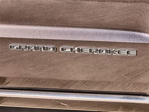 Used 2018 Jeep Grand Cherokee Summit image 8